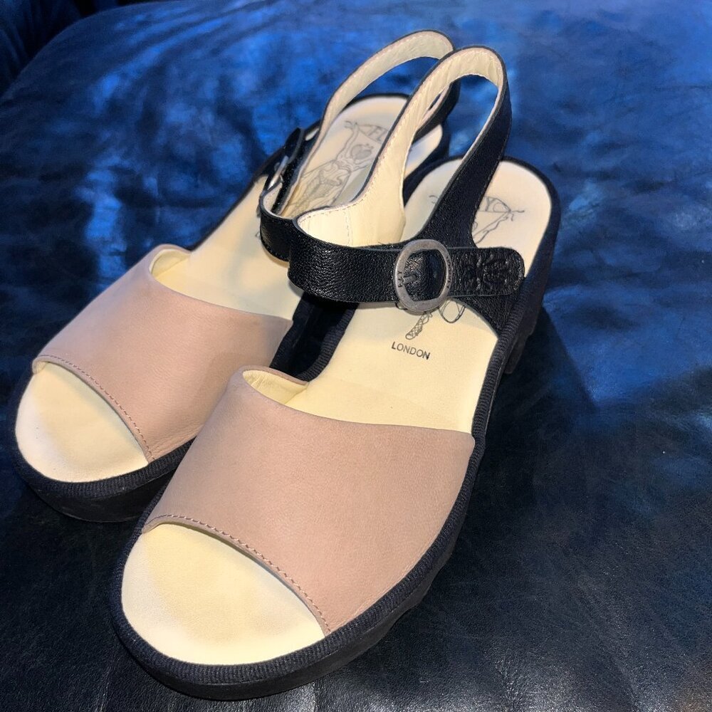 FLY LONDON TULL PLATFORM SANDALS in TAUPE/NUDE & BLACK - LIKE NEW - SIZE 39